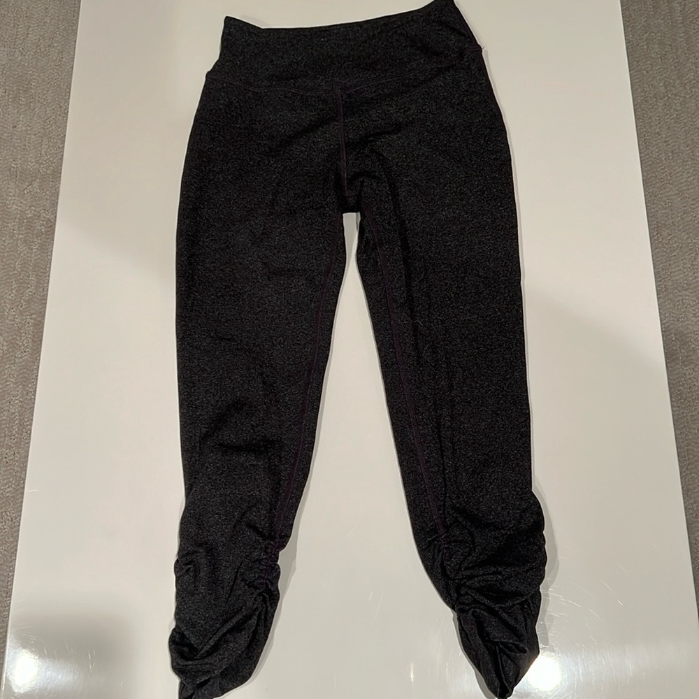 Beyond yoga heather grey leggings, size XS (no size tag)